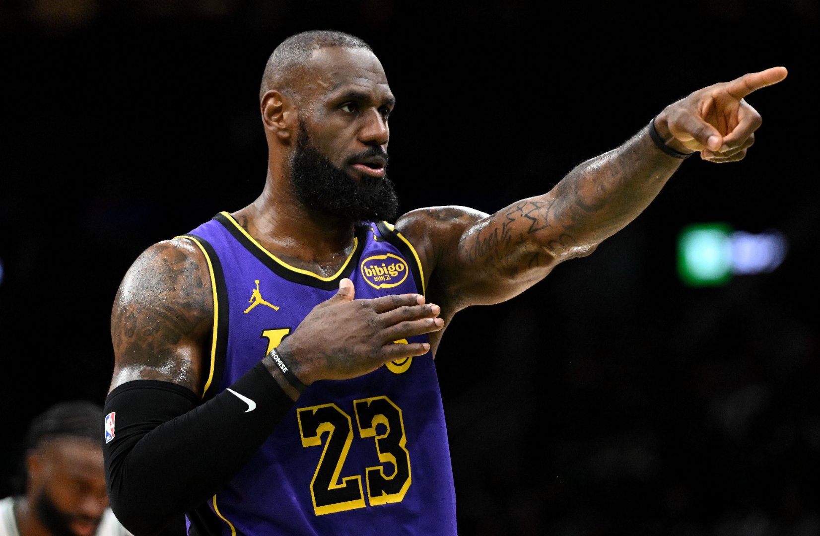 乐竞电竞入口 -包含今晚体能课后，莱比锡绝杀压哨备战NBA季后赛，气氛紧张，资深球员宣示担当的词条