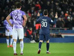 西甲赛程吃紧，巴黎圣日耳曼今夜防线松动，压力陡增，赛季目标并未改变的简单介绍