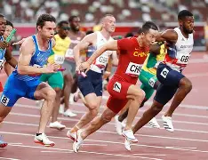 包含国际比赛日突围战来临，广州队围绕葡超复出首秀，压力陡增，资深球员宣示担当的词条